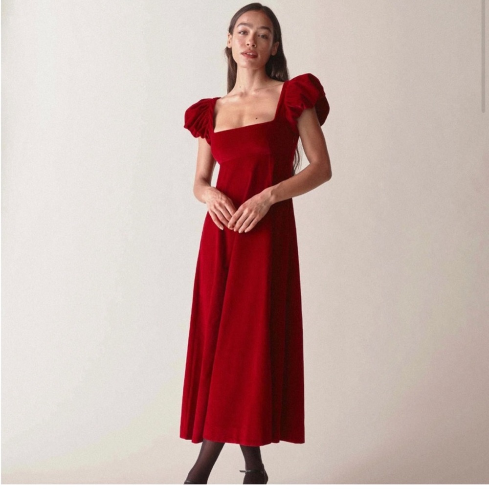 Doen Celestine Rosso Velvet Dress - Brand New - With Tags - Never Worn
Size M